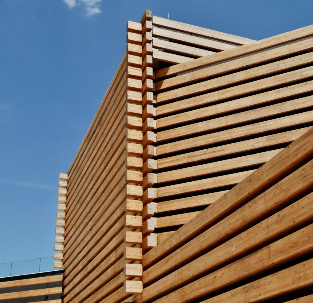 Réfection et protection de boiseries extérieures à Toulouse traitement et lasure du bois