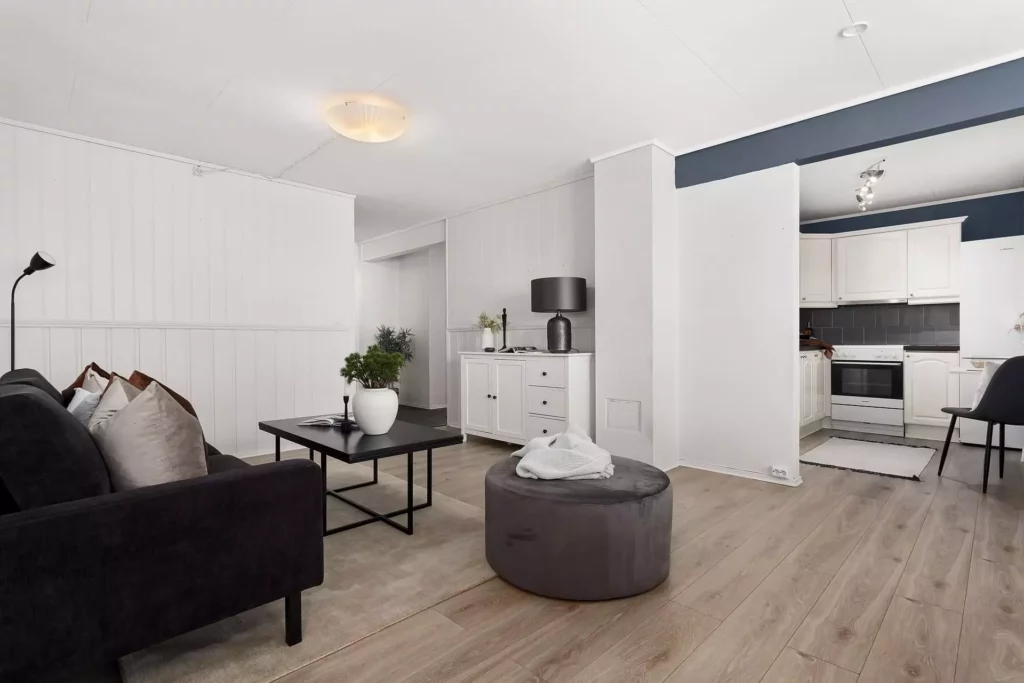 Pose de parquet et revêtement de sol dans salon par artisan à Toulouse et Tournefeuille